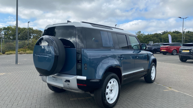 Land Rover Defender 3.0 D350 X-Dynamic HSE 110 5dr Auto Diesel Estate - Image 22
